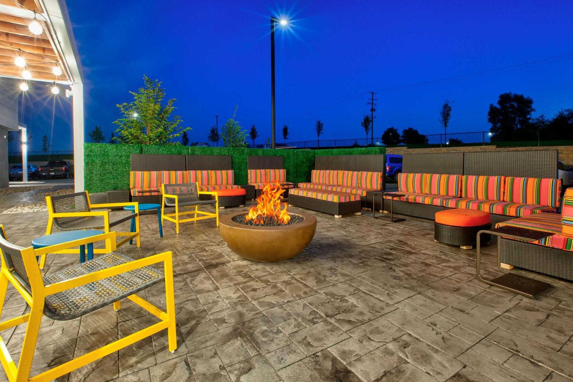 Home2 Suites By Hilton Grand Rapids South Byron Center Eksteriør billede